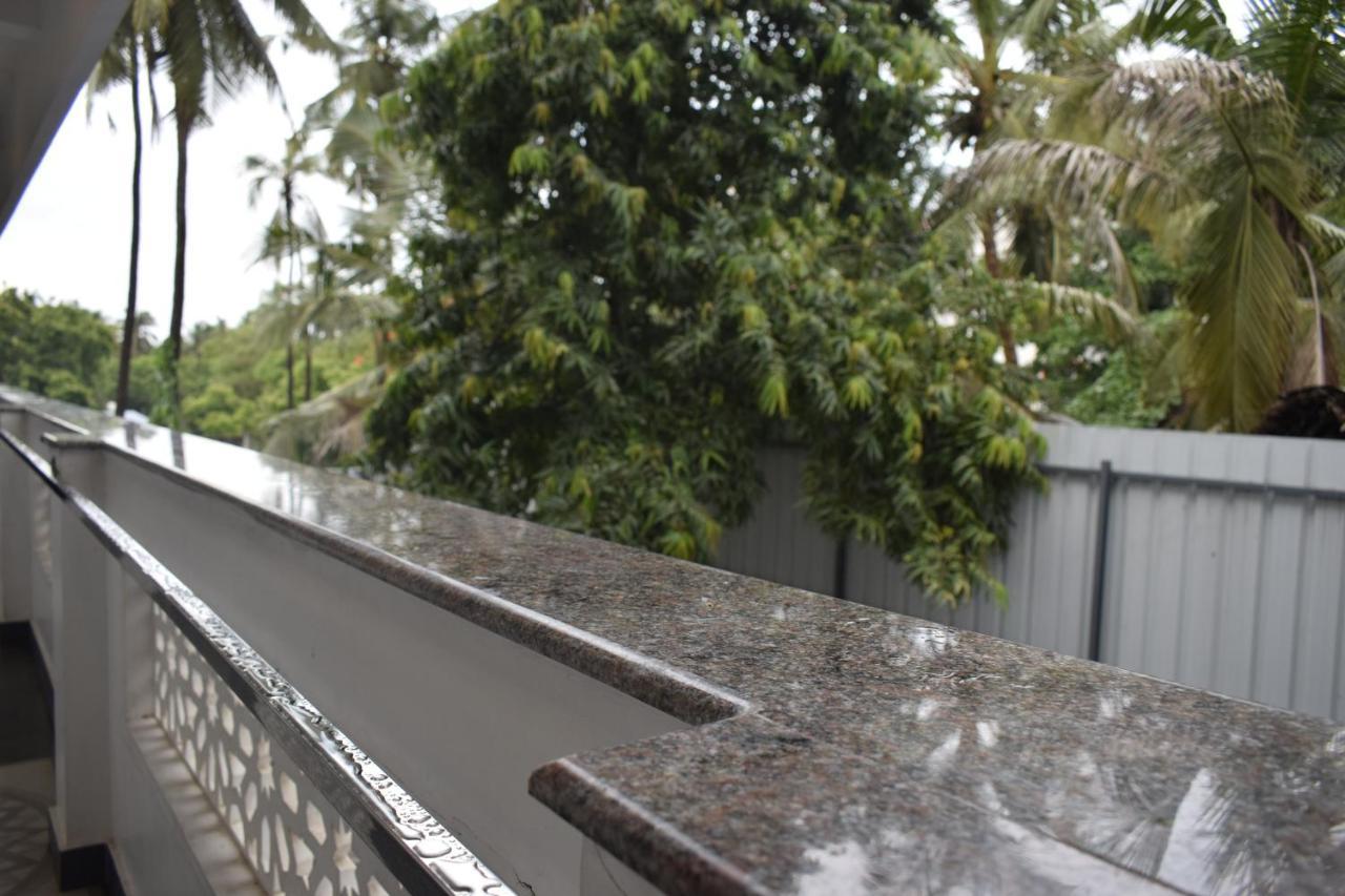 Wind Chimes Hotel Kuilapalayam Buitenkant foto