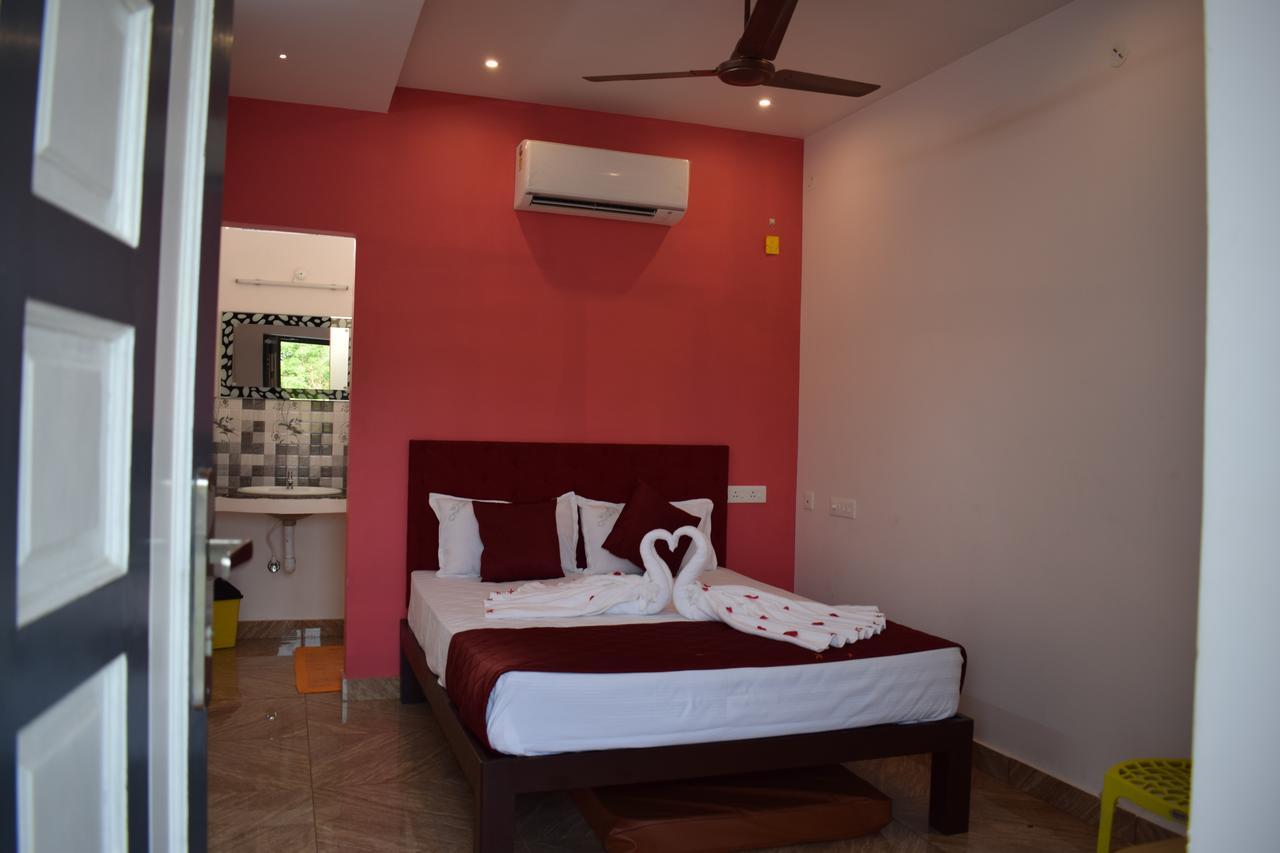 Wind Chimes Hotel Kuilapalayam Buitenkant foto